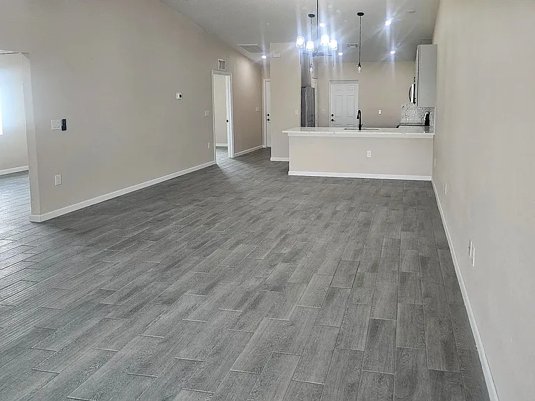 11154 Pendleton Ave — Photo 1