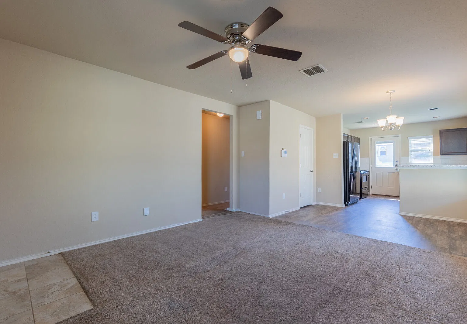 3 bed, 2.0 bath, 1069 sqft, $1,550 — Photo 4