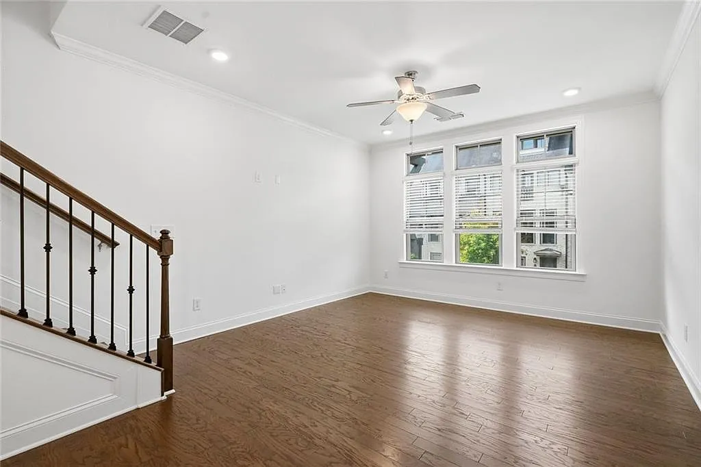3 bed, 3.5 bath, 1680 sqft, $3,200 — Photo 4