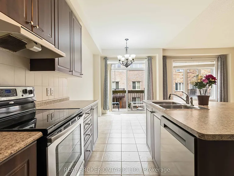27 McCartney St #MAIN — Photo 12