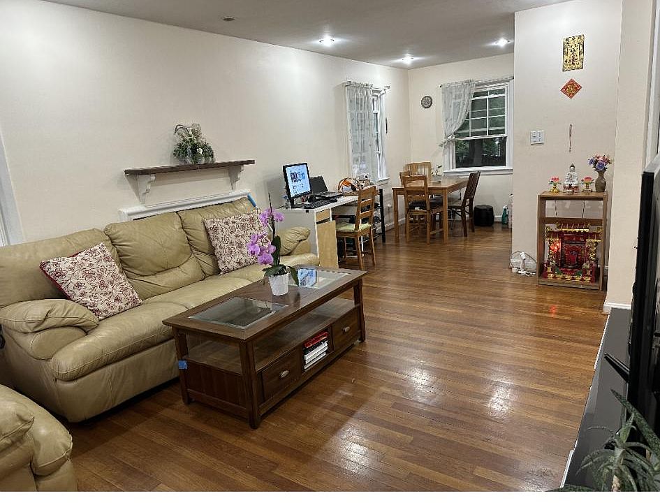 2nd image of 3157 Norfolk Ln