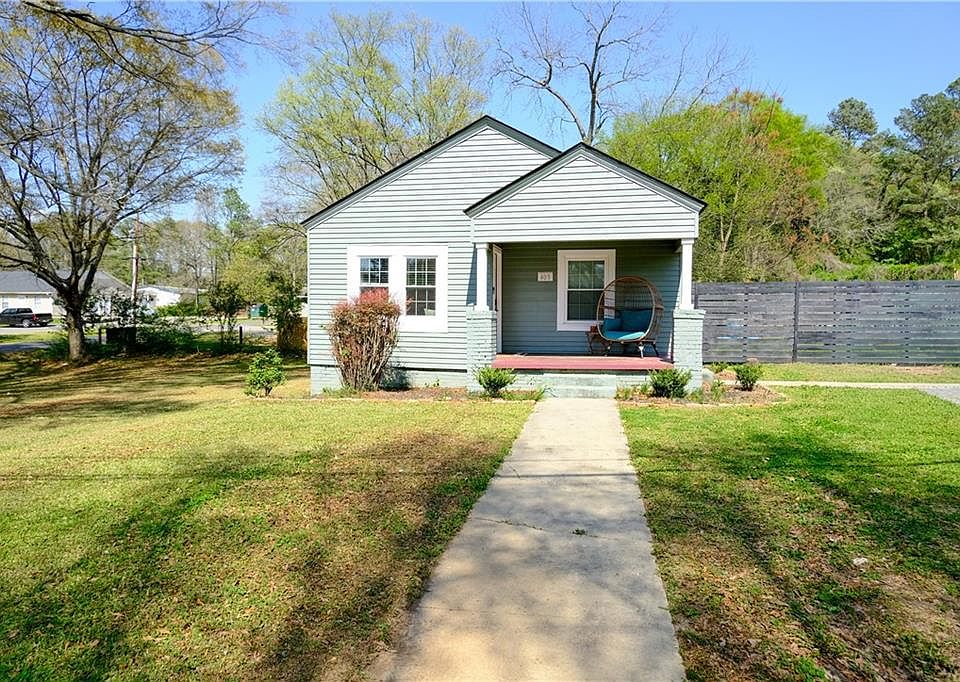 1st image of 403 Superba Ave NE