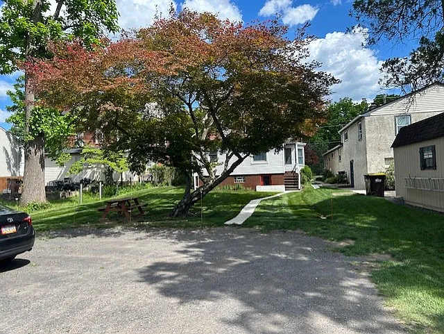 434 W Walnut St — Photo 4