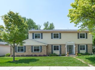10 Pine St, Deerfield, IL 60015