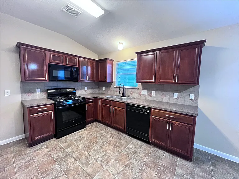 11750 Pinemeade Ln — Photo 7