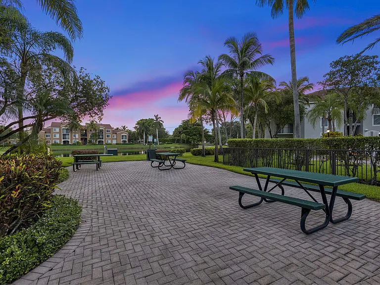 Coral Vista — Photo 10