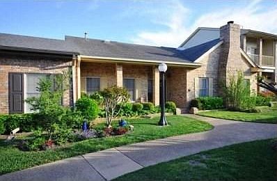 1st image of 4627 S Pinehurst Dr #C