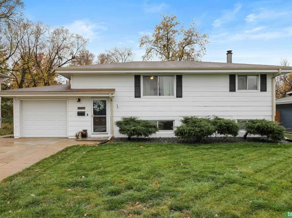 12671 Anne St, Omaha, NE 68137