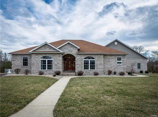 2 Eastway Ct, Maryville, IL 62062
