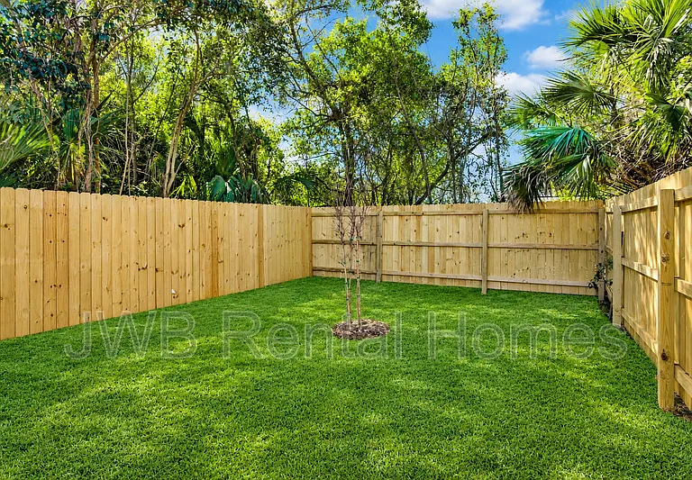 1362 Florida Ave — Photo 10