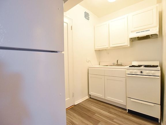 5th image of 8606 35th Ave #1