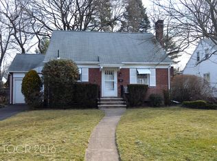 23 Brookview Ter, Bergenfield, NJ 07621