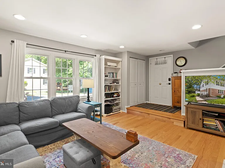 8573 Tyrolean Way — Photo 4