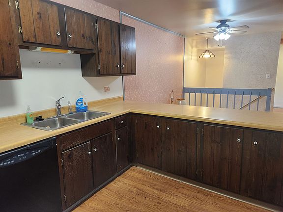 5th image of 971 Golf Course Rd APT 4