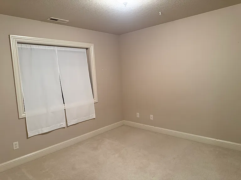 2288 Hollywood Dr NE — Photo 16
