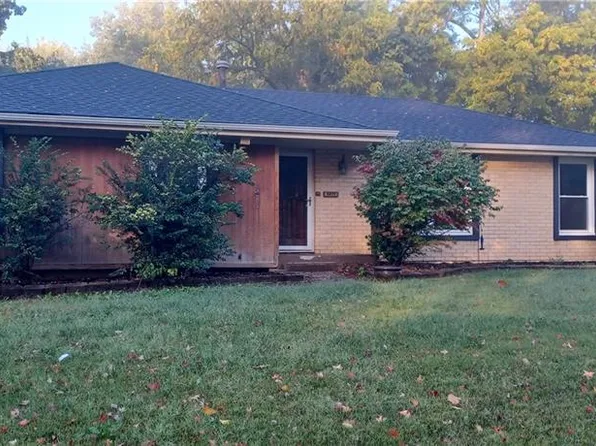 6832 NW Pleasant View Dr, Parkville, MO 64152