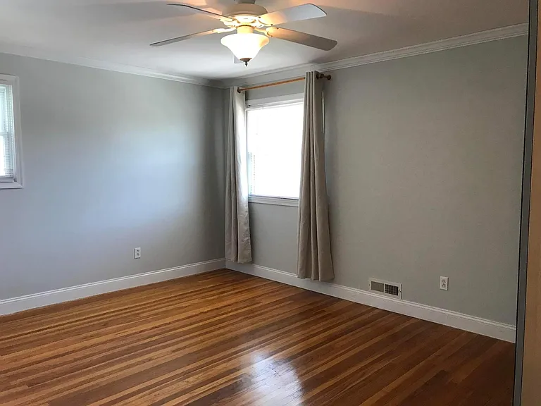 Knollwood Dr — Photo 18