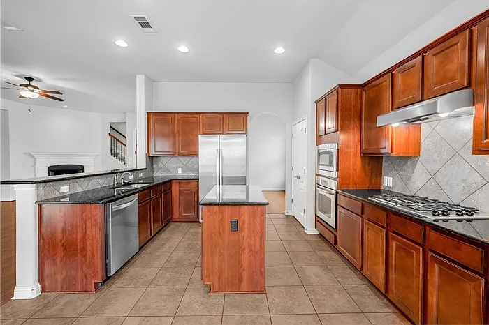 310 Bellagio Dr — Photo 5