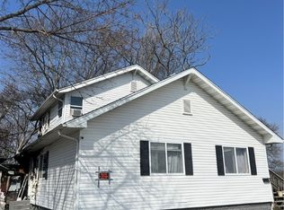 608 N 5th St, Charleston, IL 61920