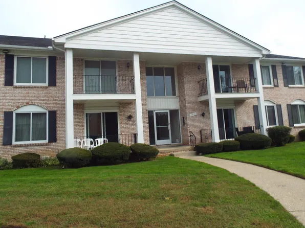 13900 Camelot Dr APT 8, Sterling Heights, MI 48312