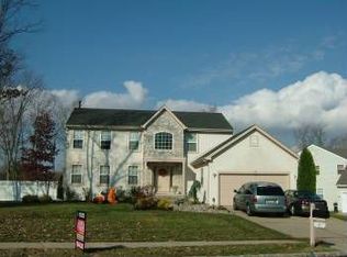 2 Cedar Grove Dr, Sicklerville, NJ 08081