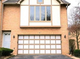 33 Cliffside Circle Dr #33, Willow Springs, IL 60480