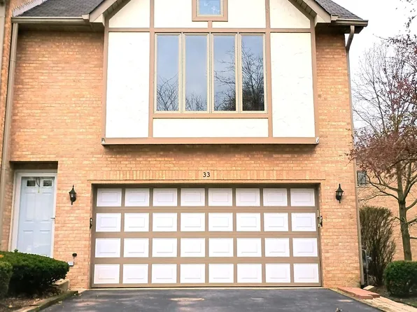 33 Cliffside Circle Dr #33, Willow Springs, IL 60480