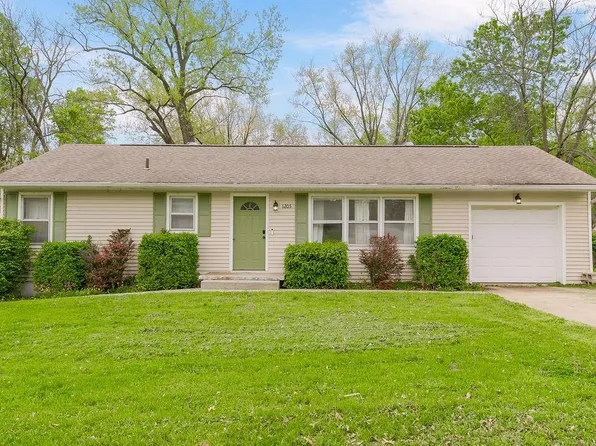 1205 NE 72nd St, Gladstone, MO 64118