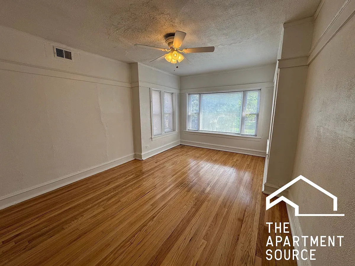 Building Photo - 5438 W Potomac Ave #1W