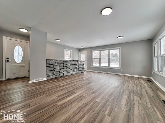 2nd image of 1387 S Byron Rd