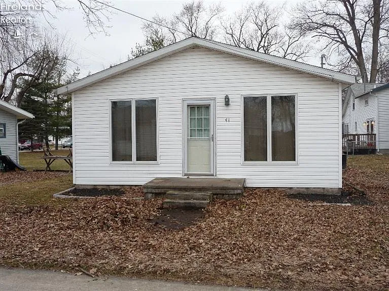 41 Pleasant St photo 1