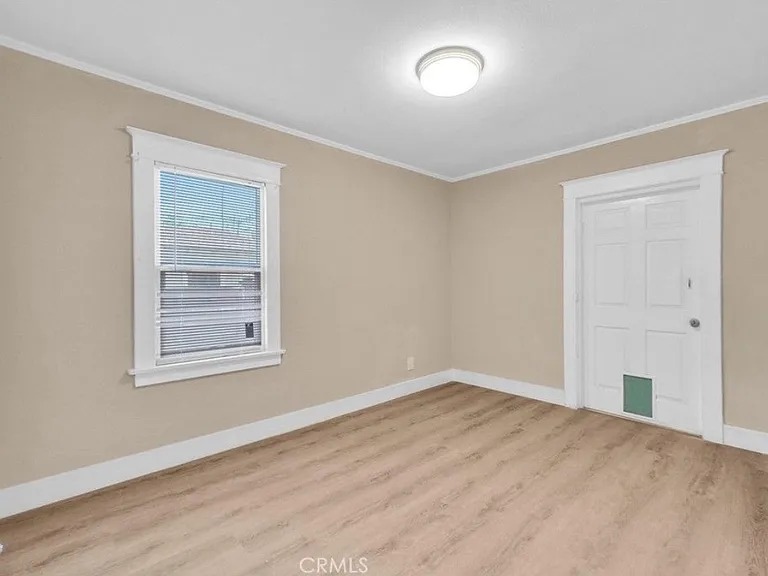 820 S Van Ness Ave — Photo 10