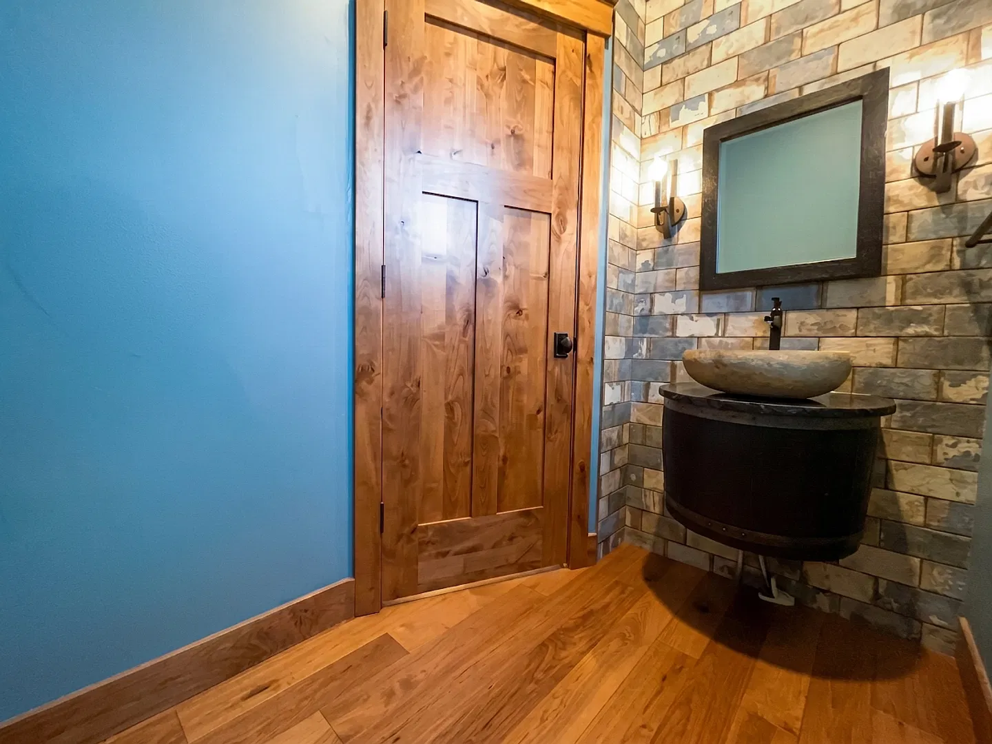 Spacious 3 Bedroom Breckenridge Home with 2-Car Garage, Hot Tub & Dog Run — Photo 4