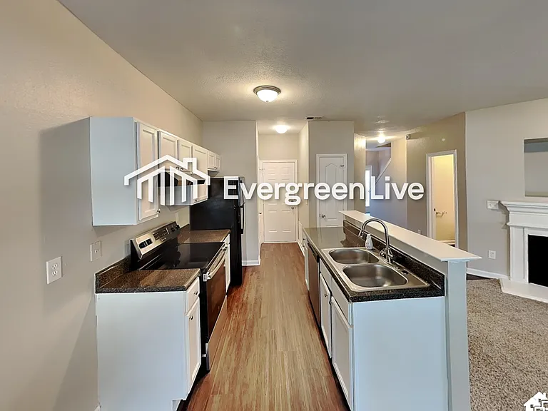 2821 Godby Rd — Photo 7