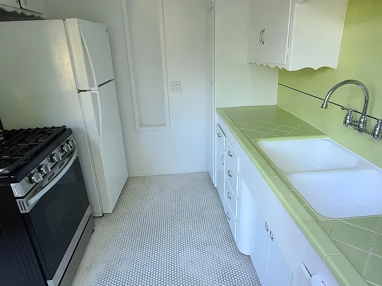 2132 1/2 Griffith Park Blvd — Photo 10