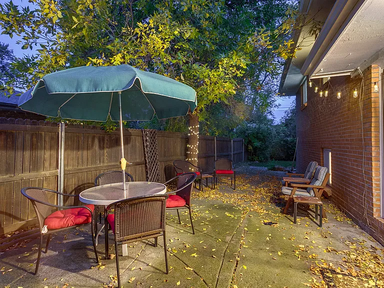 W 34th Pl — Photo 9
