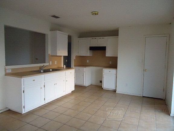 3rd image of 2801 Foxtail Palm Dr