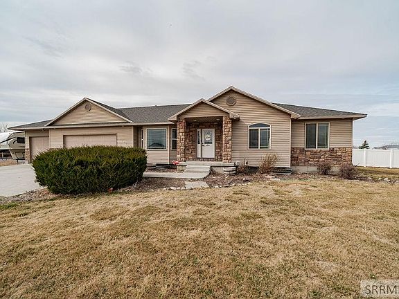 3rd image of 111 N 3962 E