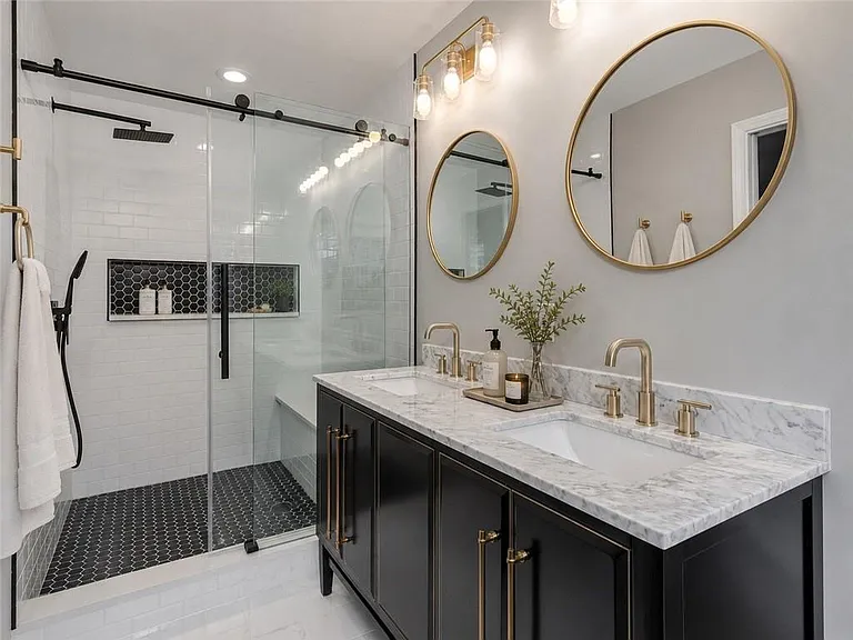 4601 Club Cir NE — Photo 36