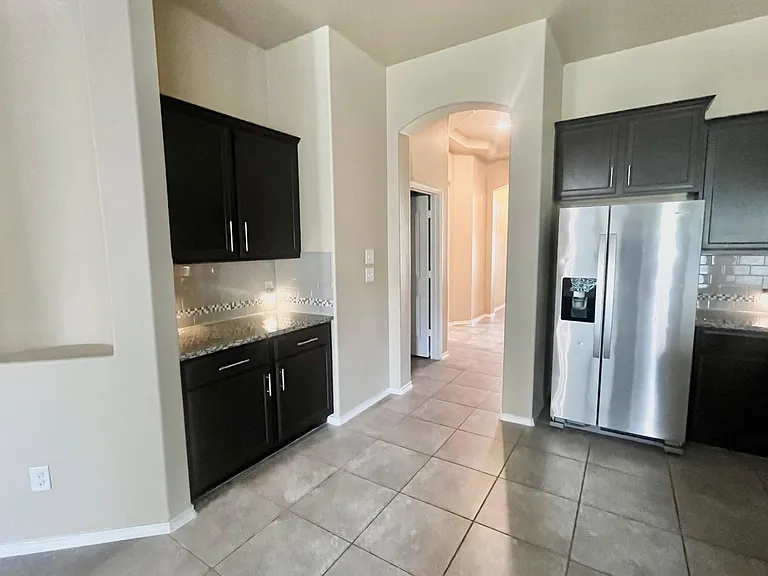 2025 Lake Vista Dr — Photo 13