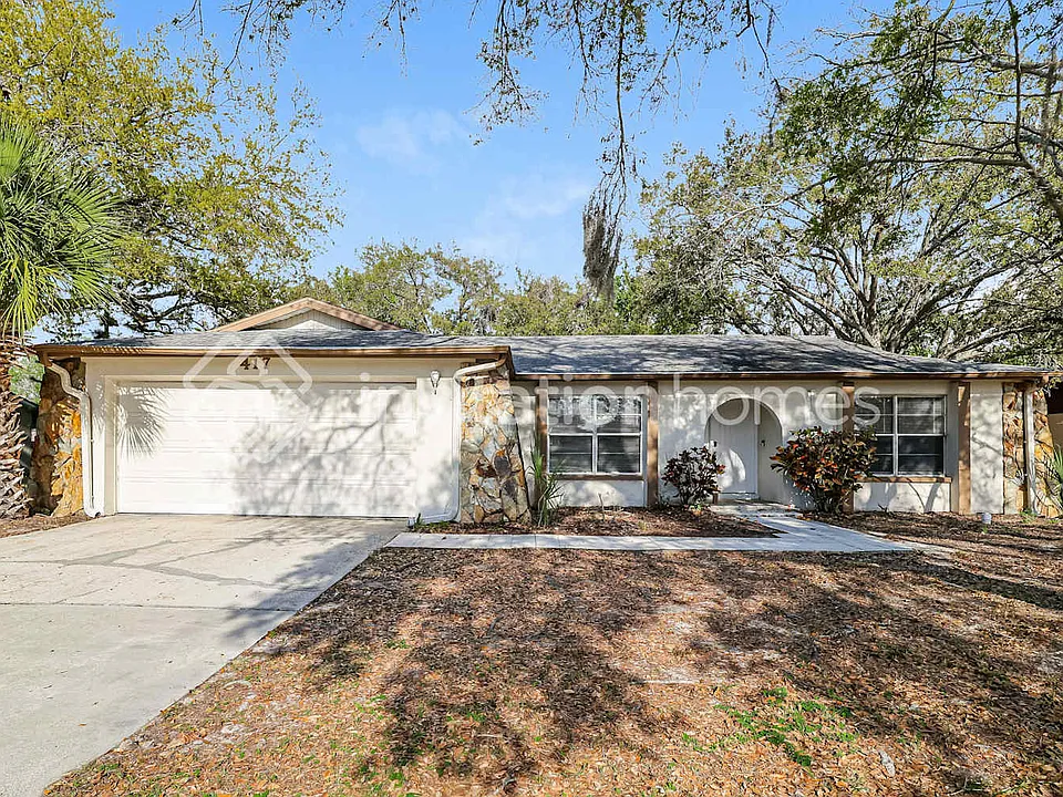 417 Oakleaf Blvd