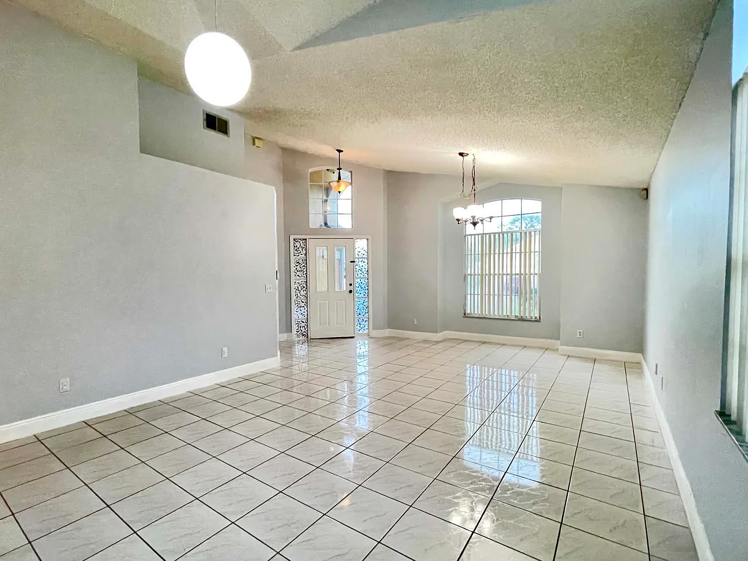 5 bed, 1881 sqft, $2,500 — Photo 4