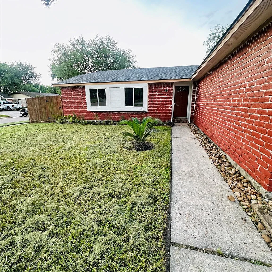 3 bed, 2.0 bath, 1438 sqft, $2,000 — Photo 3