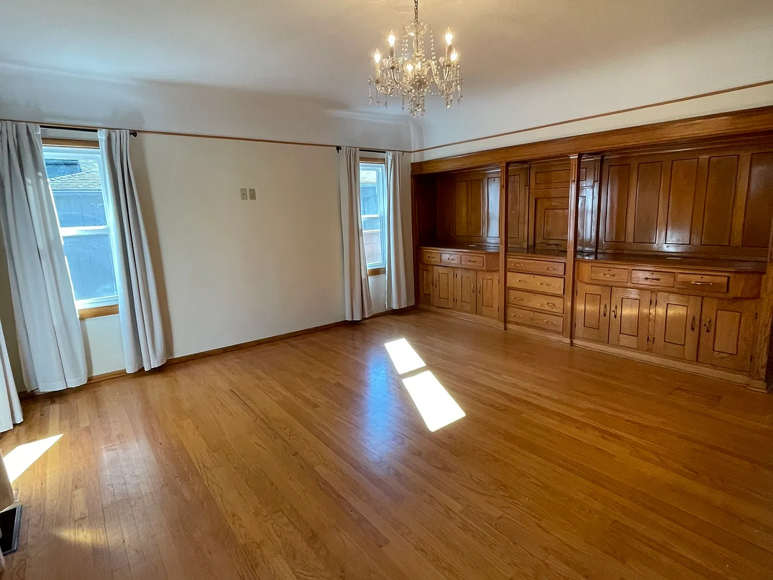 4 bed, 2.5 bath, 1932 sqft, $3,425 — Photo 3