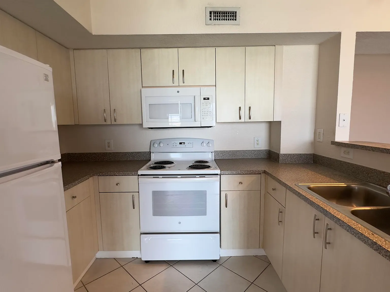 2 bed, 2.0 bath, 1071 sqft, $2,195 — Photo 4