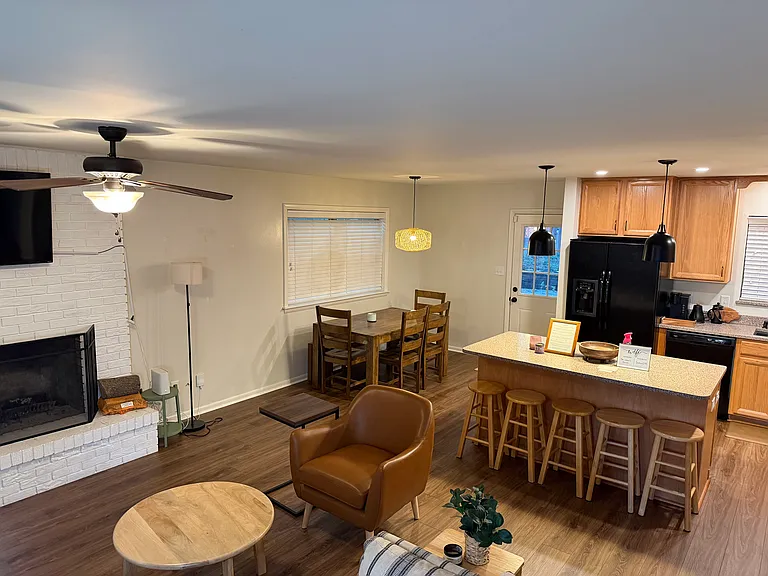1230 N Lewis Ave — Photo 11