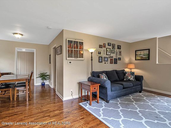 2nd image of 1213 N Foster Ave