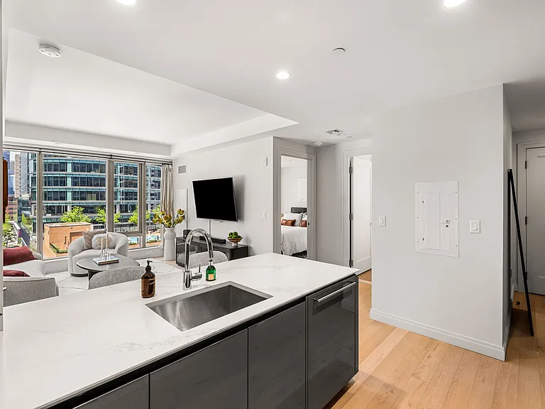 135 Seaport Blvd #705 — Photo 14