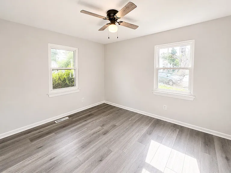 405 Institute Dr — Photo 9