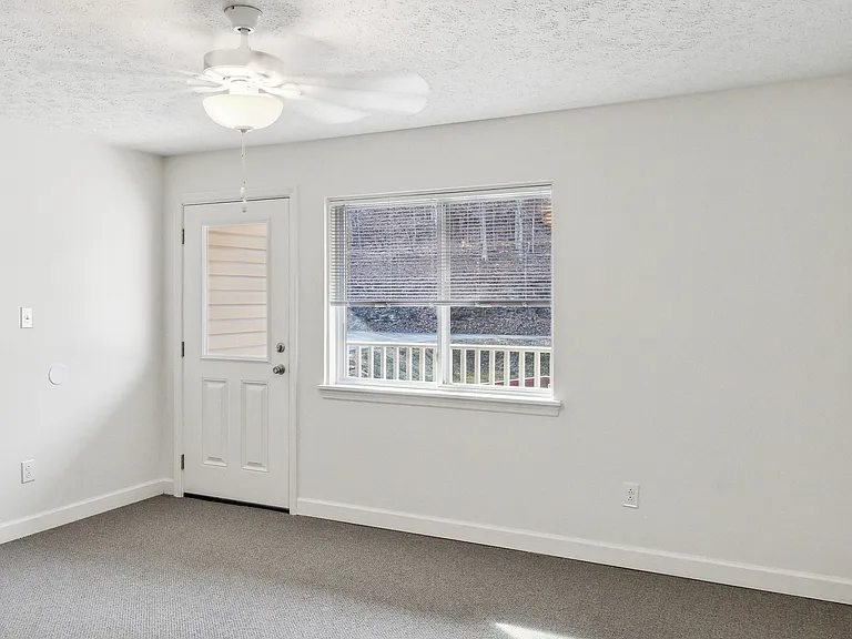 400 Tremont Park Cir — Photo 9